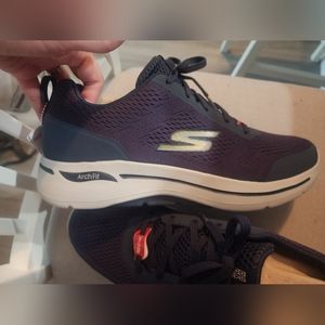 Men's new sketchers size 13